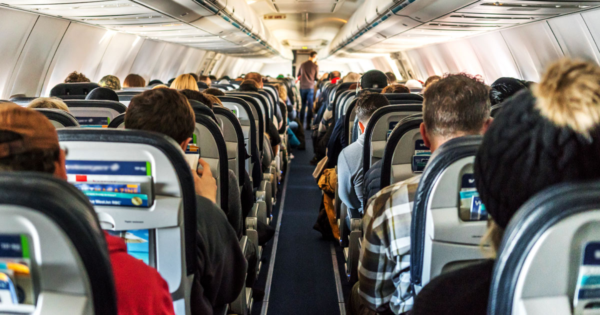 8 Passengers Subdue Man Who Put Flight Attendant into Chokehold