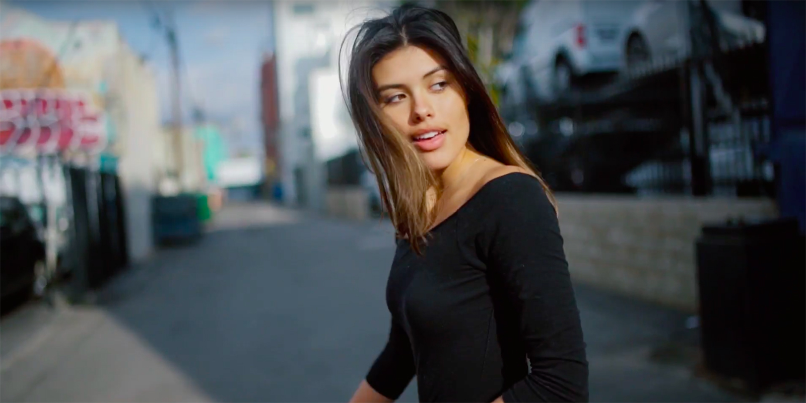 Want To Go After The Newly Single Girl? 3 Times That You Should Reconsider