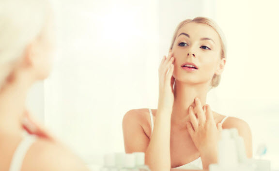 How to Get Glowing Skin for Summer (6 Easy Tips)